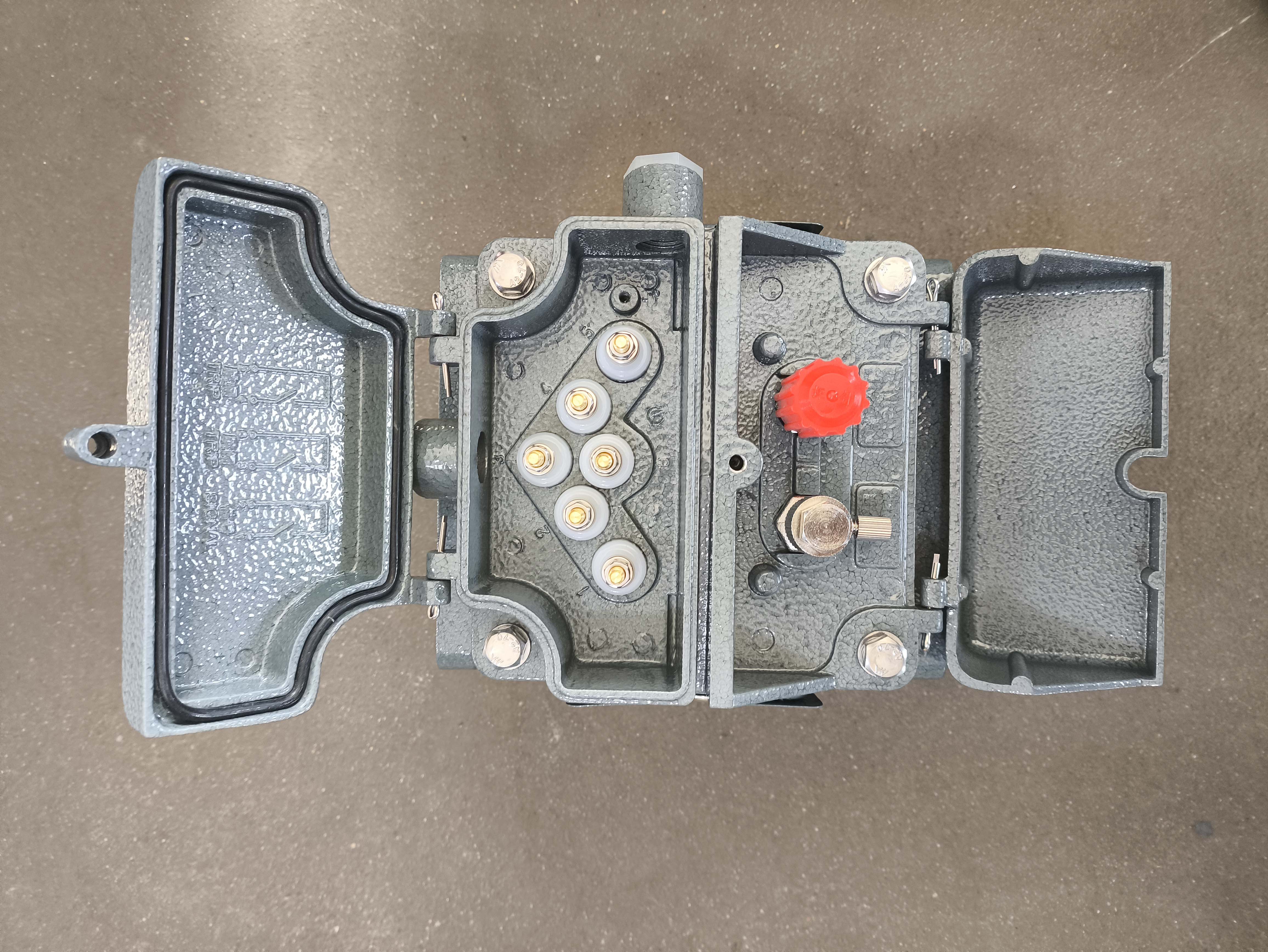 QJ12-80型气体继电器